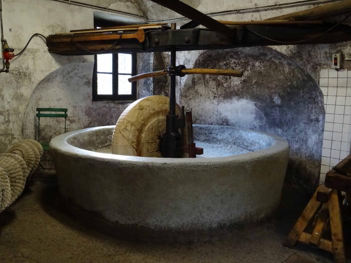 Piste du moulin à huile d'Entrevaux. Cliché, P. Thomassin, Roudoule.