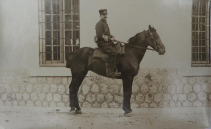 [Mr Isnard Eloi à cheval en tenue du 2ème régiment de dragons]