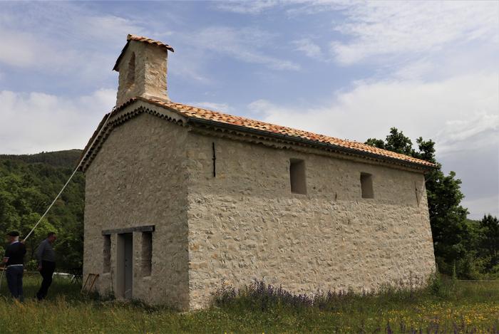 Chapelle Saint Julien, Puget-Rostang, plateau de Dina. Cliché Marie-Claude Rosie. Roudoule, écomusée en terre gavotte.